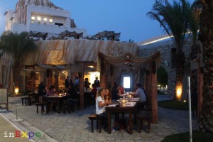 giardino esterno ristorante omanita in Expo